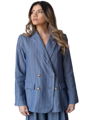 Oversized Blue Blazer with padded shoulders and 2 button closure.Relaxed fit classic women blazer.